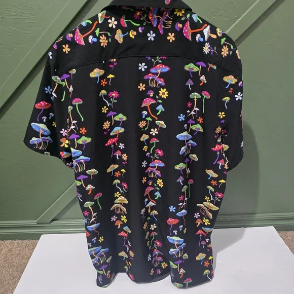 Good Vibes Mushroom Button Up Shirt Short Sleeve Colorful Print Size M - Picture 4 of 6